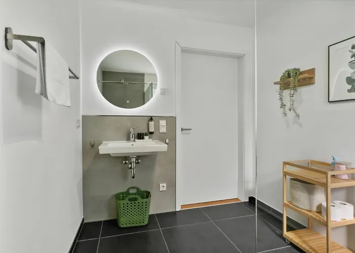 Lejlighed Stylisches Mit Terrasse & Kostenlosem Parkplatz Lage In